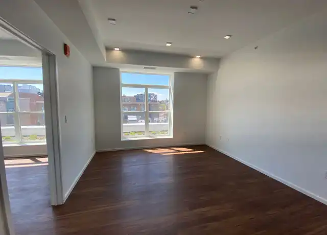 Property at 9 E Mount Royal Ave Unit 702, Baltimore, MD, 21202, 1 bed, 1 bath, [object Object]