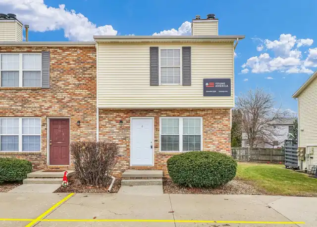 Property at 1214 Eastport Dr Unit 1210-2, Bloomington, IL, 61704, 2 beds, 1.5 baths, [object Object]