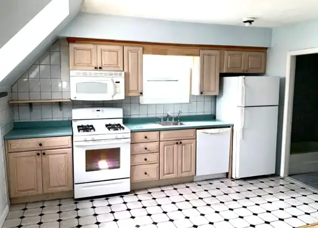 Property at 172 Pleasant St Unit 2, Watertown, MA, 02472, 3 beds, 1 bath, [object Object]
