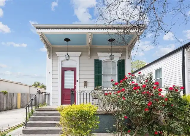 Property at 124 Lafayette St, Gretna, LA, 70053, 2 beds, 1 bath, [object Object]