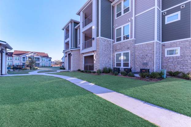 4651 Campus Dr, Fort Worth, TX 76119