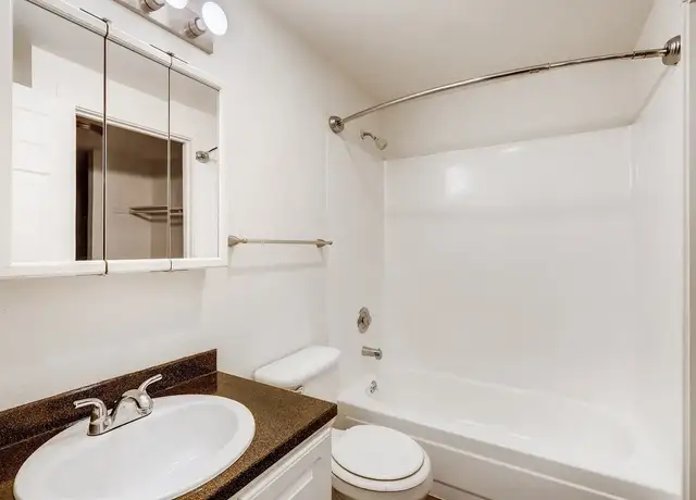 Photo of 3900 Southcenter Blvd, Tukwila, WA 98188