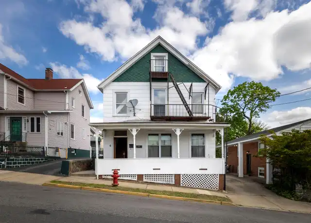 Property at 6 Parry Ave Unit 2, Highland Falls, NY, 10928, 4 beds, 1 bath, [object Object]