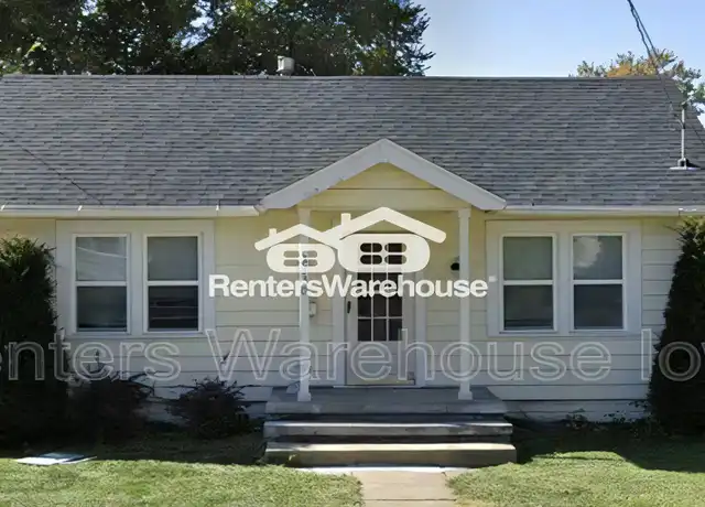 Property at 3330 52nd St, Des Moines, IA, 50310, 2 beds, 1 bath, [object Object]