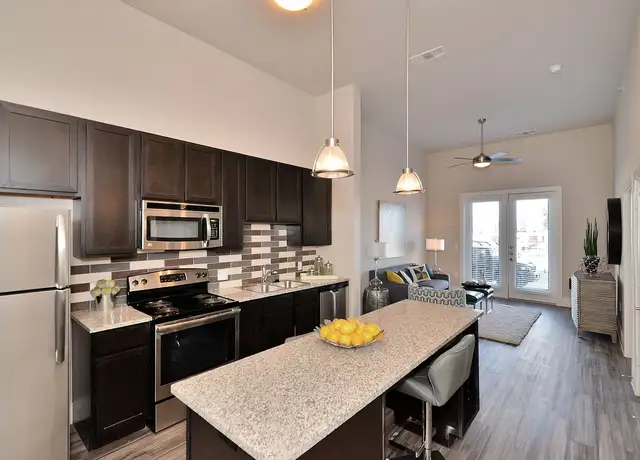 Photo of 250 N 5th St, Garland, TX 75040
