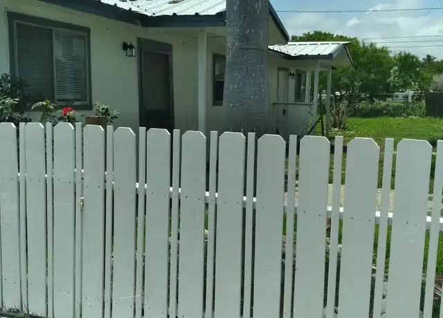 Property at 950 Weaver St, Corpus Christi, TX, 78418, 2 beds, 1 bath, [object Object]