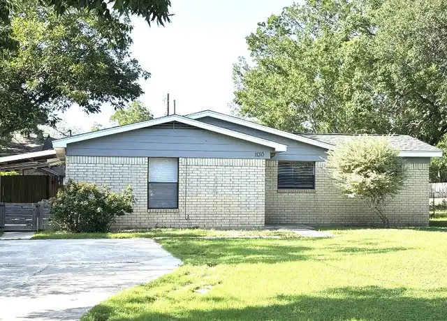 Property at 1130 Bois D'Arc St, Lockhart, TX, 78644, 3 beds, 2 baths, [object Object]