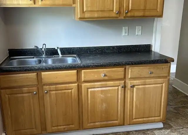 Property at 831 N 9th St Unit 2, Springfield, IL, 62702, 2 beds, 1 bath, [object Object]