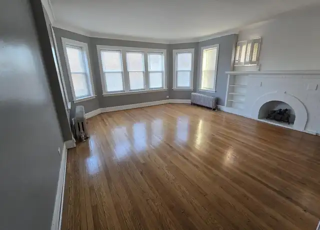 Property at 7846 S Cregier Ave Unit 3, Chicago, IL, 60649, 3 beds, 1 bath, [object Object]