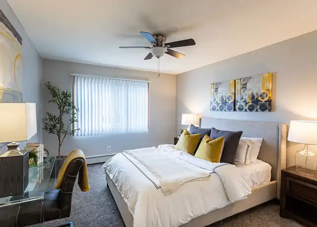 Property at Royal Oaks Apartments - 8015 36th Ave N, New Hope, MN, 55427, 0-1 beds, 1 bath, [object Object]