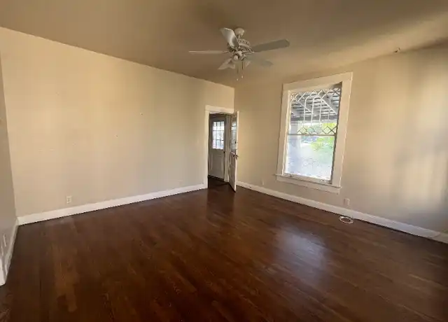 Property at 410 E Carson St Unit 4, San Antonio, TX, 78208, 2 beds, 1.5 baths, [object Object]