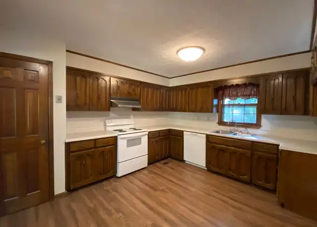 Property at 1204 8th Ave NE, Jacksonville, AL, 36265, 4 beds, 2 baths, [object Object]