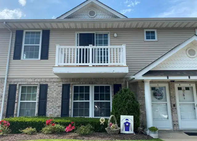 Property at 594 W Montauk Hwy Unit 2, Lindenhurst, NY, 11757, 2 beds, 1 bath, [object Object]