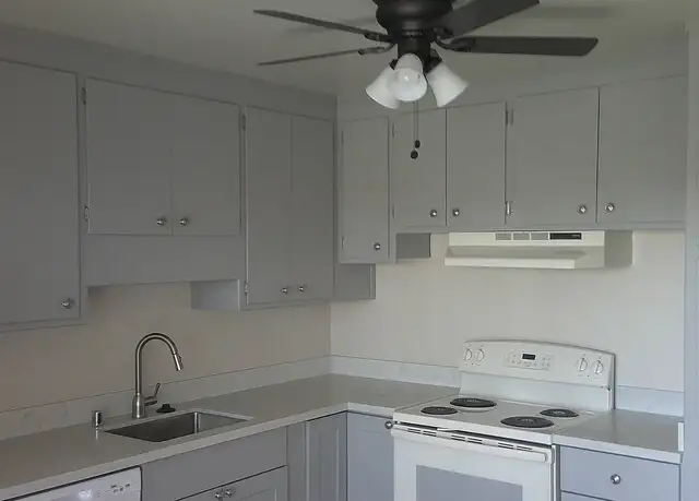 Photo of 1711 Tanager Ave, Ashland, CA 94578