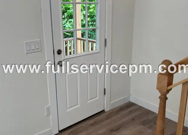 Property at 2309 Oakes Ave Unit A, Everett, WA, 98201, 4 beds, 2 baths, [object Object]