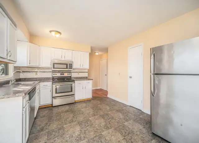 Property at 2538 Texel Dr Unit 2538, Kalamazoo, MI, 49048, 3 beds, 1.5 baths, [object Object]
