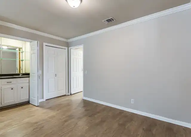 Property at 5359 Fredericksburg Rd Unit 504, San Antonio, TX, 78229, 2 beds, 2 baths, [object Object]