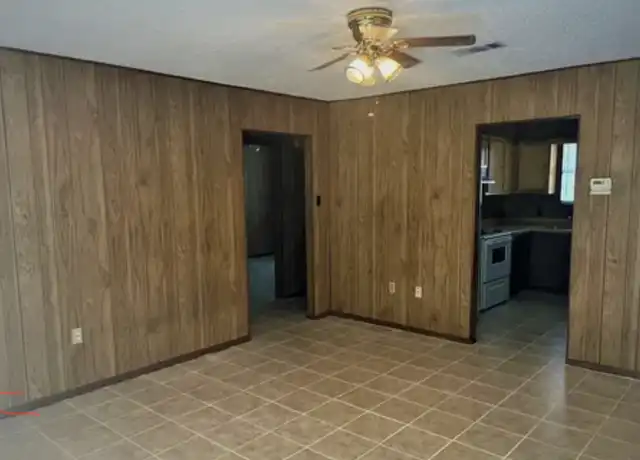 Property at 2022 Arkansas Ave, Conway, AR, 72034, 2 beds, 1 bath, [object Object]