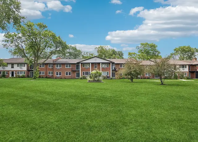 Photo of 730 W Algonquin Rd, Des Plaines, IL 60016