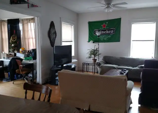 Property at 1902 E Linnwood Ave Unit 1902 02, Milwaukee, WI, 53211, 4 beds, 1.5 baths, [object Object]
