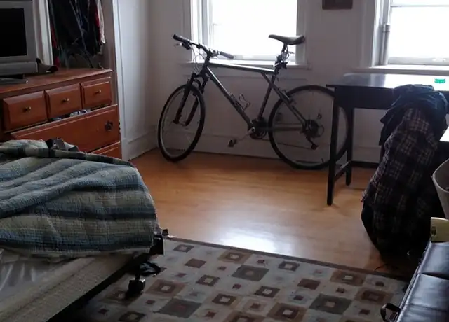 Property at 1902 E Linnwood Ave Unit 1902 02, Milwaukee, WI, 53211, 4 beds, 1.5 baths, [object Object]