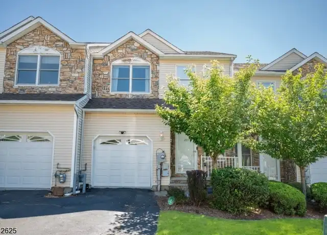 Property at 137 Summerhill Dr, Morris Plains, NJ, 07950, 2 beds, 2.5 baths, [object Object]