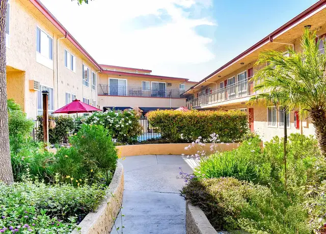 Photo of 2800 Montrose Ave, La Crescenta, CA 91214