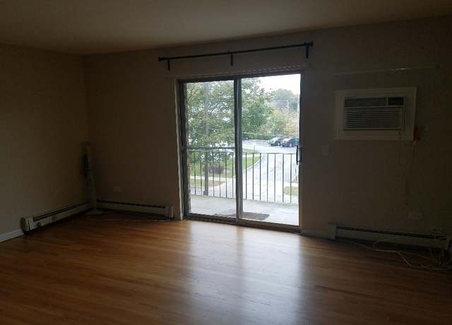 Photo of 205 W Miner St #208, Arlington Heights, IL 60005