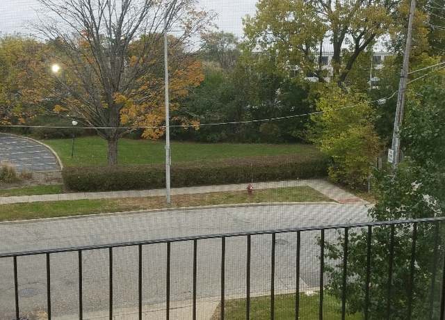 Photo of 205 W Miner St #208, Arlington Heights, IL 60005