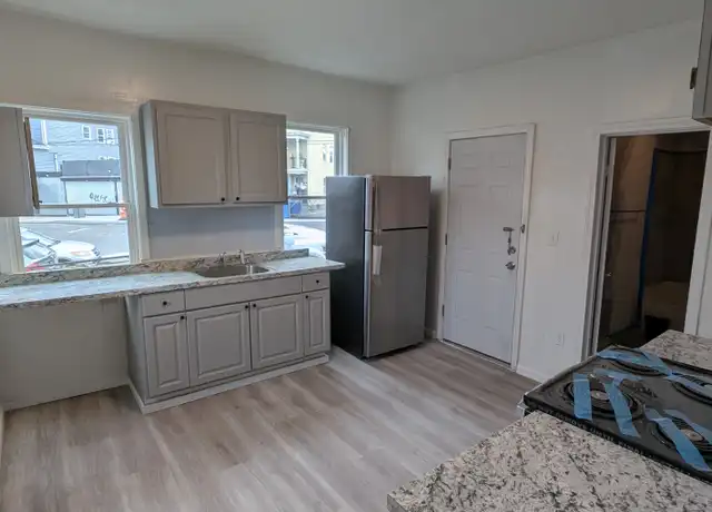 Property at 152 E Farm St Unit 2, Waterbury, CT, 06704, 2 beds, 1 bath, [object Object]