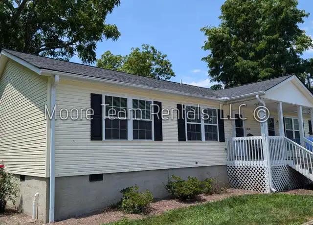 Property at 1105 Maple St, Hendersonville, NC, 28792, 2 beds, 1 bath, [object Object]
