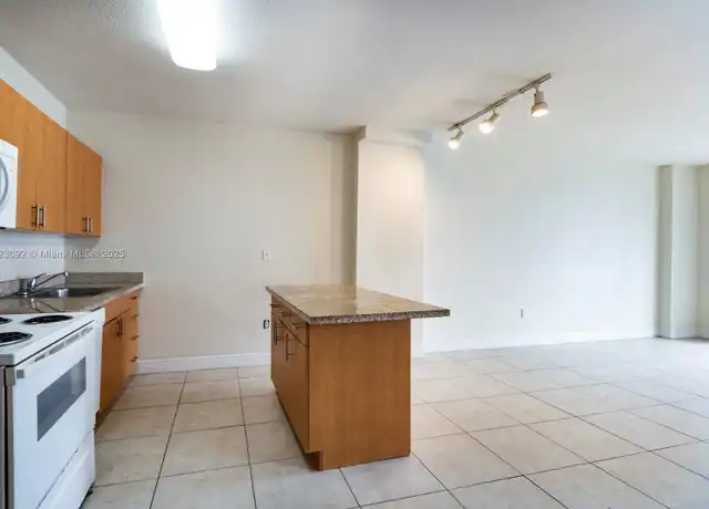 Property at 423 NE 23rd St Unit 503, Miami, FL, 33137, 2 beds, 1 bath, [object Object]