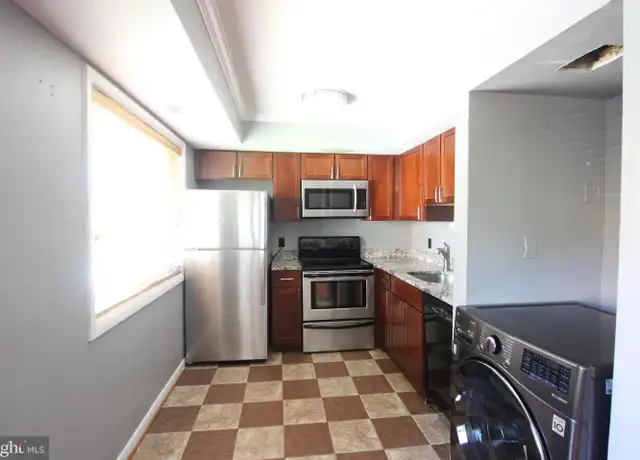Property at 3300 S 28th St #301, Alexandria, VA, 22302, 1 bed, 1 bath, [object Object]