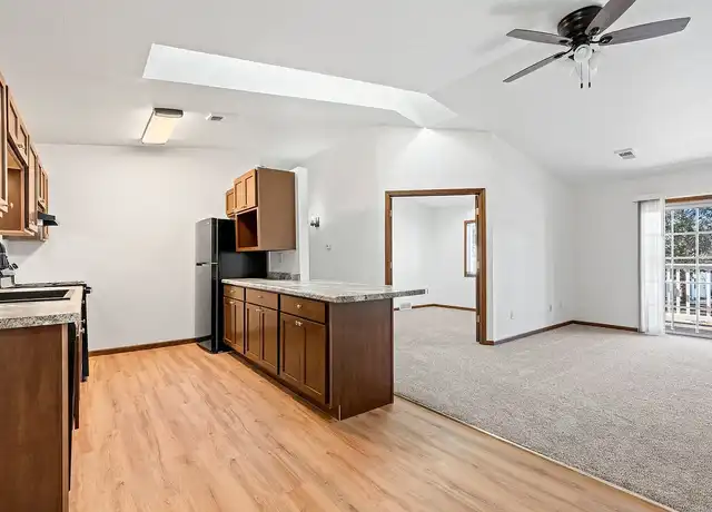 Property at 2006 Memorial Dr, Green Bay, WI, 54303, 2 beds, 1-2 bath, [object Object]
