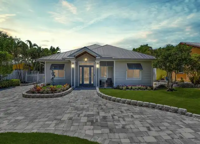 Property at 740 5th Ave N, Naples, FL, 34102, 3 beds, 3 baths, [object Object]