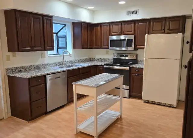 Property at 604 Ledgeview Park Dr, Louisville, KY, 40206, 2 beds, 1.5 baths, [object Object]