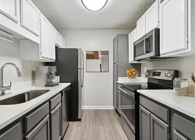Photo of 100 Autumn Ridge Trl, Roswell, GA 30076