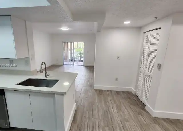 Property at 201 SW 116th Ave Unit 2500, Pembroke Pines, FL, 33025, 3 beds, 2 baths, [object Object]