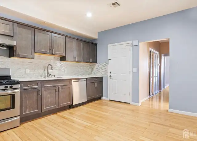 Property at 40 Schalk St Unit 2, Newark, NJ, 07105, 4 beds, 1 bath, [object Object]