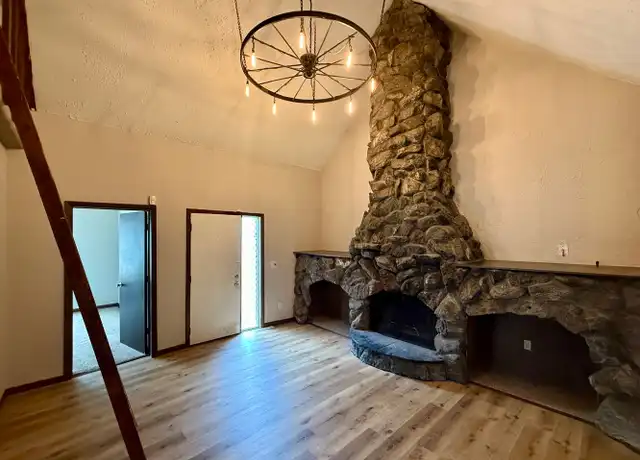 Property at 239 White City Blvd, Springfield, IL, 62703, 2 beds, 1 bath, [object Object]