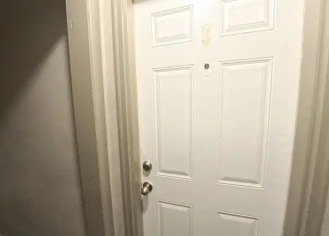 Property at 3015 30th St Unit 3, Des Moines, IA, 50310, 1 bed, 1 bath, [object Object]