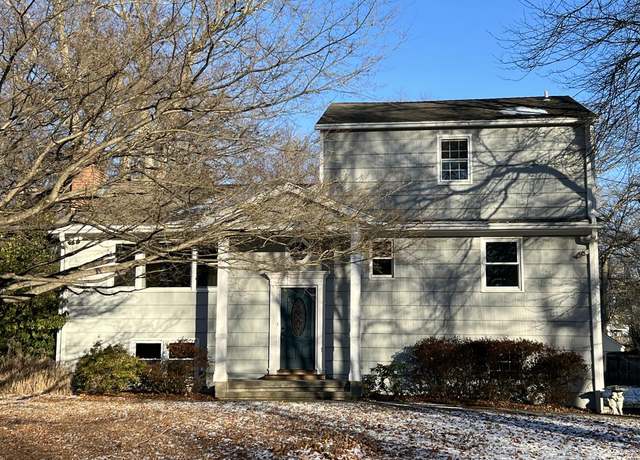 Photo of 33 Hiawatha Lane Ext, Westport, CT 06880