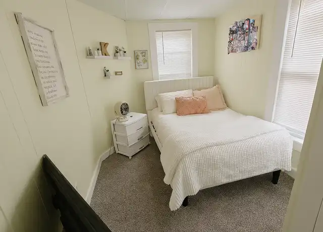 Property at 12 Morris St Apt 1, Westfield, MA, 01085, 2 beds, 1 bath, [object Object]