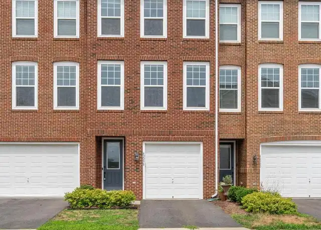 Property at 42298 Lancaster Woods Sq, Chantilly, VA, 20152, 3 beds, 2.5 baths, [object Object]