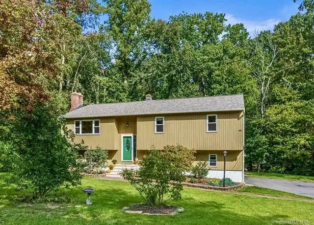 Property at 40 Crestwood Dr, East Hampton, CT, 06424, 3 beds, 2 baths, [object Object]