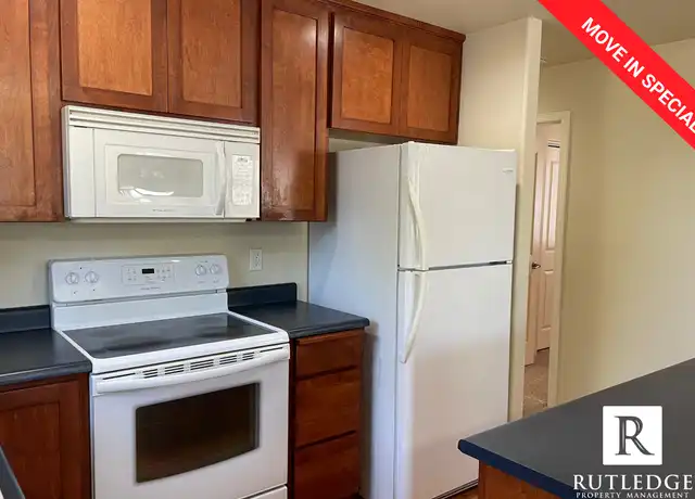 Property at 627 Valley Heart Ln, Central Point, OR, 97502, 3 beds, 2 baths, [object Object]