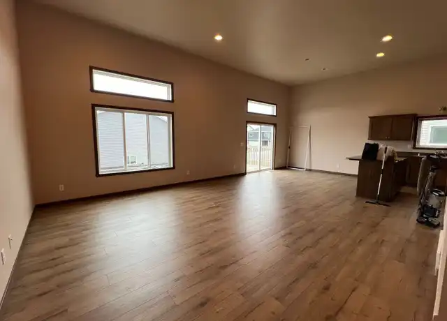 Property at 3011 33rd Ave S, Moorhead, MN, 56560, 3 beds, 3 baths, [object Object]