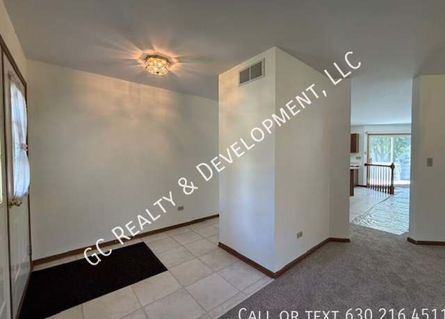 Photo of 735 Grandview Dr, Crystal Lake, IL 60014