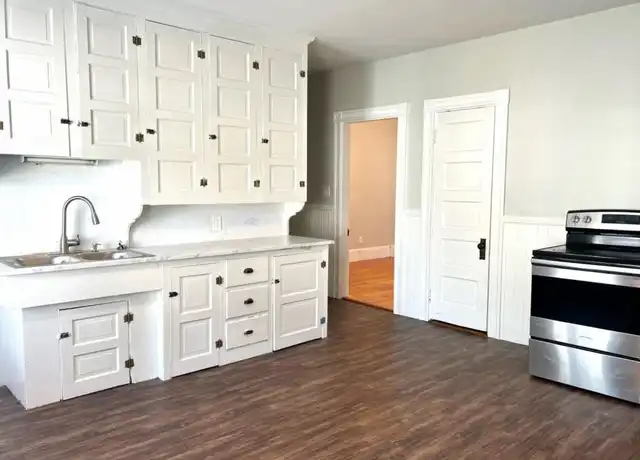 Property at 228 East Ave Unit 4, Lewiston, ME, 04240, 3 beds, 1 bath, [object Object]