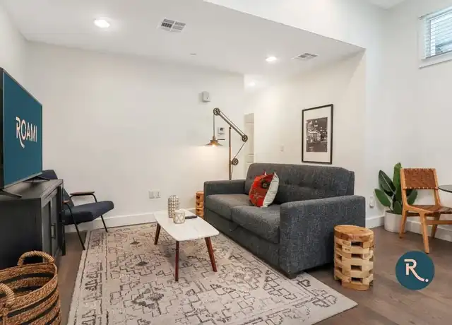 Property at Carondelet Street 127 - Carondelet St Unit 1060095P, New Orleans, LA, 70130, 2 beds, 2 baths, [object Object]